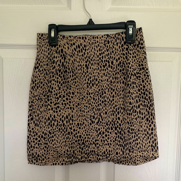 Brandy Melville Dresses & Skirts - Brandy Melville Cheetah Print Skirt One Size- Like New Condition